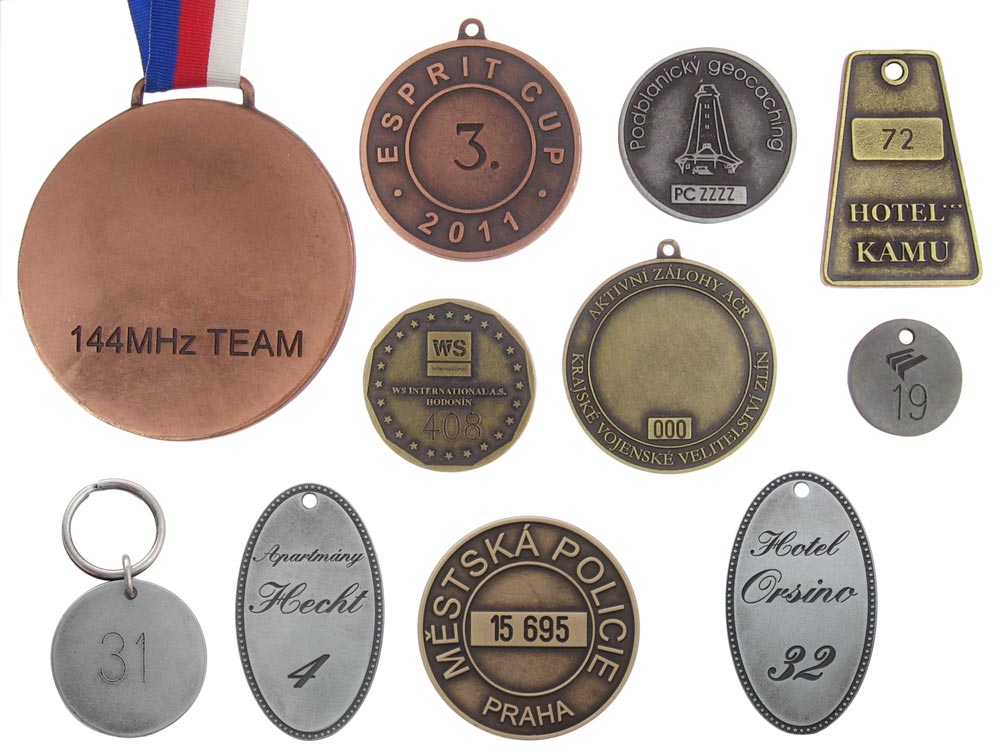 značení, číslování medailí, mincí, klíčenek, štítků 